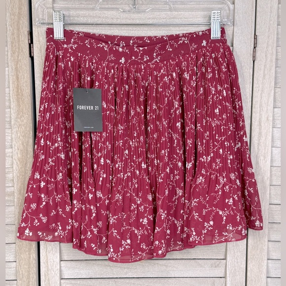 FOREVER 21 Pleated Mini Skirt Berry/White Floral-Small - Picture 2 of 2